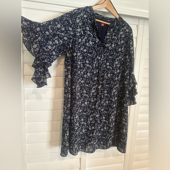 Vince Camuto Plus Size Flutter Sleeve Pintuck Dress Size 1X Navy Floral Print - Picture 3 of 12